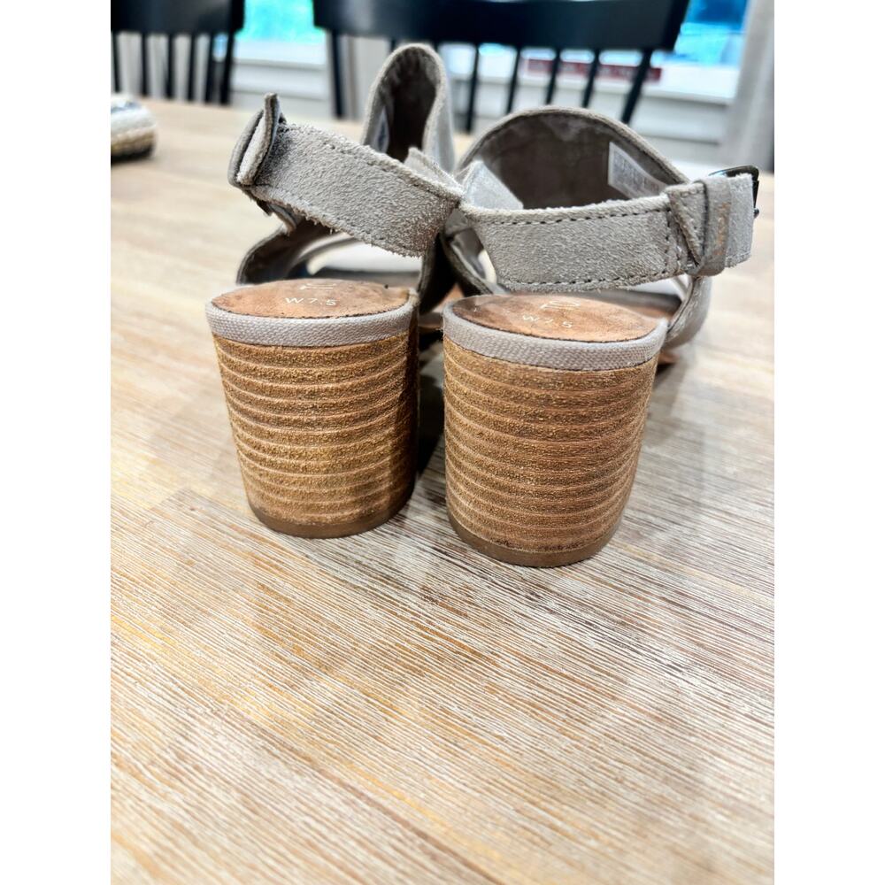 Toms Sandals Taupe Color size 7.5 - Picture 2 of 6